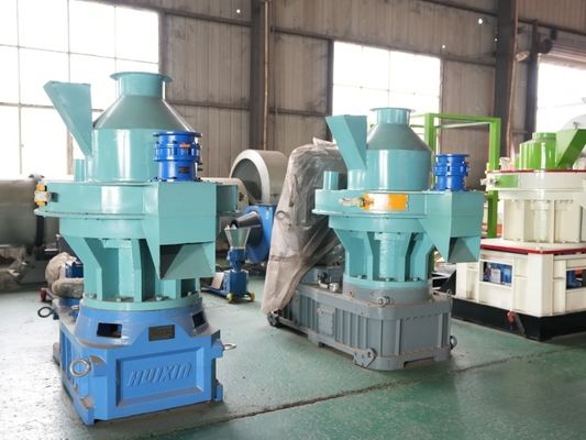 Máquina automatizada de la pelotilla del abono de las aves de corral de la máquina 11kw de la pelotilla del serrín