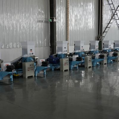 La pelotilla de la alimentación de los pescados de la carpa de la hierba de MIKIM trabaja a máquina el tipo mojado de 450kg/H