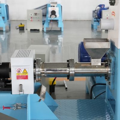 Pequeño extrusor flotante húmedo de la alimentación de la máquina de la pelotilla de la alimentación de pescados para la alimentación del animal doméstico