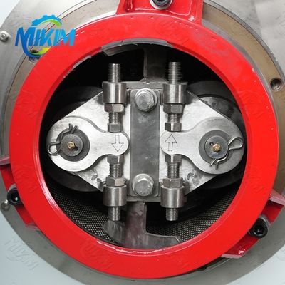 Pequeña pelotilla de la alimentación de las aves de corral del pienso que hace la máquina de alto rendimiento