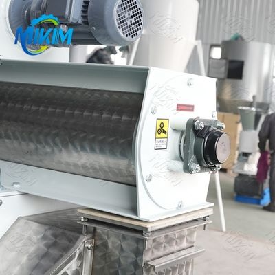 Voltaje modificado para requisitos particulares máquina eléctrica de la pelotilla de la alimentación de las aves de corral del ganado del pollo 3kw-30kw