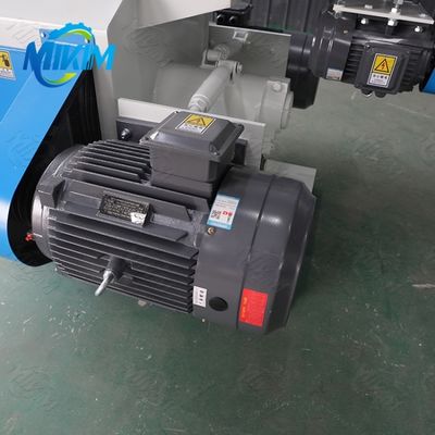 Voltaje modificado para requisitos particulares máquina eléctrica de la pelotilla de la alimentación de las aves de corral del ganado del pollo 3kw-30kw